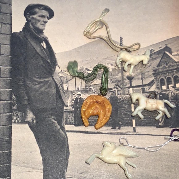 VINTAGE 1940s CRACKER JACK CELLULOID PRIZES (4) horse, donkey horseshoe Pegasus* - Picture 1 of 10